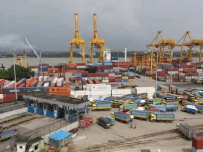 চট্টগ্রাম বন্দরে পুরোদমে কাজ শুরু