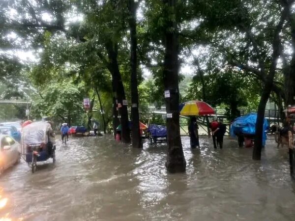 ঢাকায় রাতভর বৃষ্টি, বিভিন্ন জায়গায় জলাবদ্ধতা