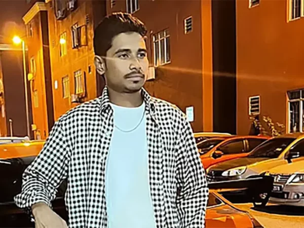 ময়মনসিংহে বন্ধুকে খুন করে কুড়াল হাতে থানায় আত্মসমর্পণ তরুণের