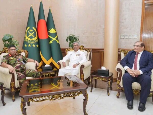 বাংলাদেশ সফরে পাকিস্তান নৌবাহিনী প্রধান, সেনাপ্রধানের সাথে সাক্ষাৎ