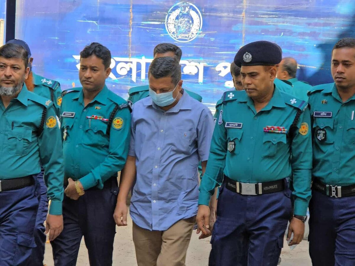 ট্রাইব্যুনালে আনা হয়েছে সাবেক আইজিপি মামুন তথা রাজসাক্ষীকে