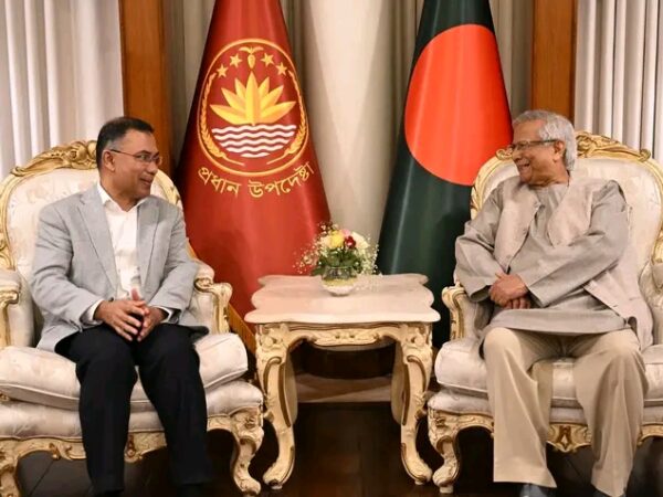 ফাঁটা বাঁশের চিপায় তারেক জিয়ার বিএনপি, এত সহজে ক্ষমতা ছাড়ছেন না ইউনুস; ক্ষমতাবান রাষ্ট্রপতি হওয়ার চরম লোভ তাঁর