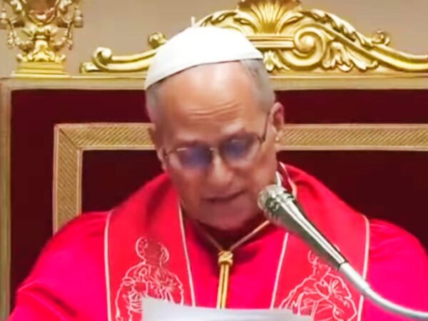 বাংলাদেশে উগ্র মৌলবাদীর নিপীড়নের শিকার সংখ্যালঘুরা, পাশে দাঁড়াতে বিশ্ববাসীর প্রতি অনুরোধ পোপের