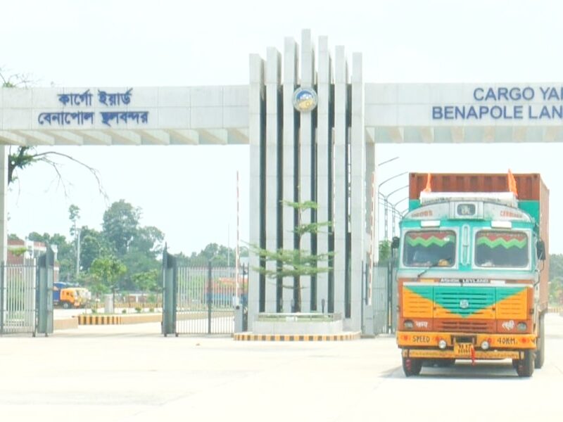 ভারত থেকে বেনাপোলে এলো ৫১০ টন চাল, কেজিতে ৫০ টাকা