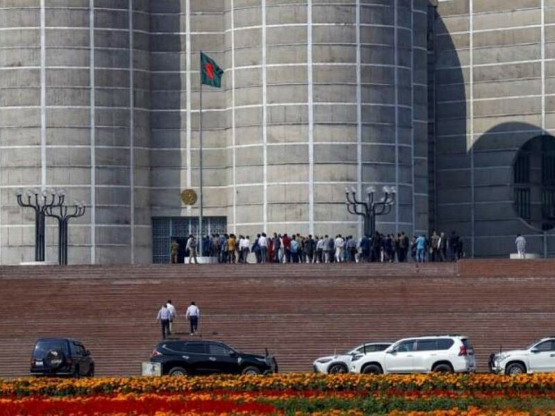 আজ শপথ, সংসদ ভবনে প্রবেশ করছেন নবনির্বাচিত সংসদ সদস্যরা