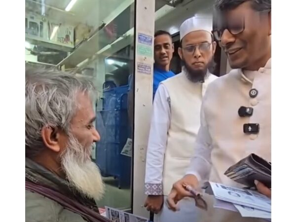 টাকা দিয়ে জান্নাতের টিকিট বিক্রি করছেন ব্যারিস্টার শাহরিয়ার, জামায়াতের কৌশল