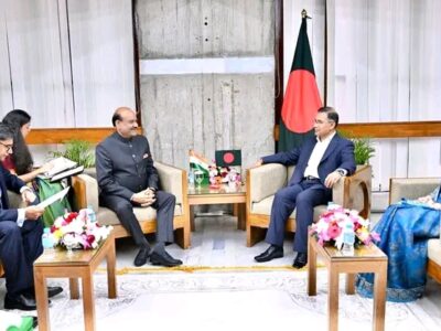 তারেক রহমানের হাতে মোদীর আমন্ত্রণপত্র তুলে দিলেন ওম বিড়লা