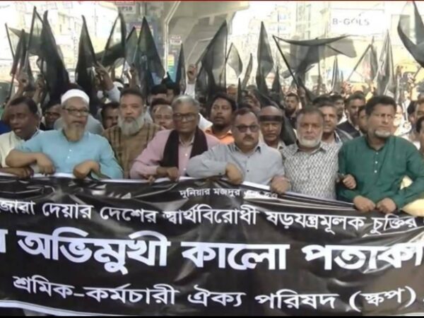 চট্টগ্রাম বন্দরে শকুনের ছায়া: এনসিটি দখলে নিতে মরিয়া মার্কিনীরা! অচল বন্দর দিতে পারে গণতন্ত্রের বার্তা