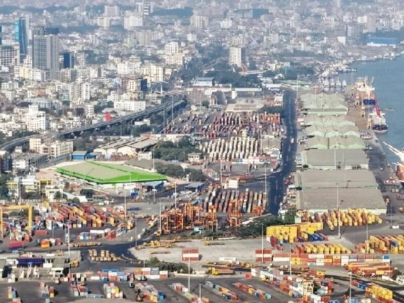 আন্দোলনে বড় ক্ষতির মুখে চট্টগ্রাম বন্দর, অচল অর্থনীতি