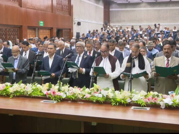 জামায়াতের স্বমূর্তি ধারণ! বিএনপি সংবিধান সংস্কার পরিষদে শপথ না নিলে শপথ নেবে না তারা