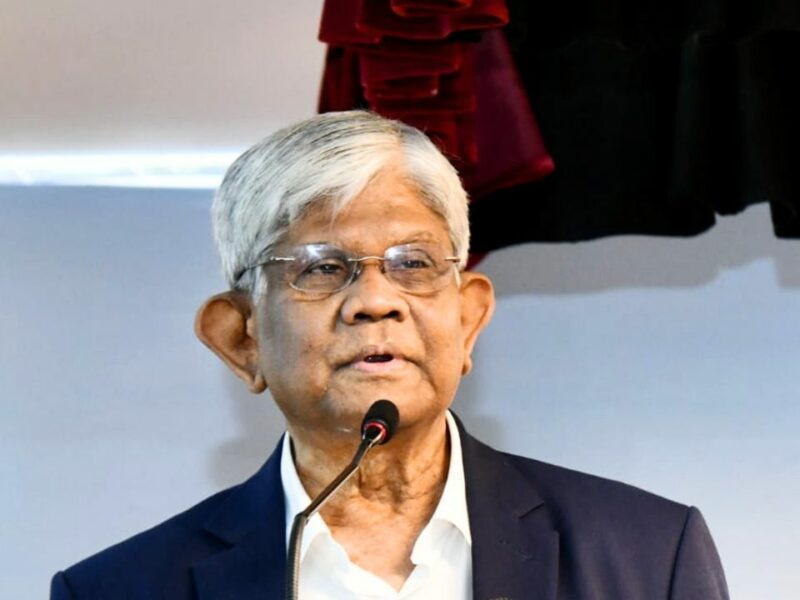 লাল পাসপোর্ট ছাড়ছেন উপদেষ্টারা! অর্থ উপদেষ্টা বললেন, ‘আমার স্বাস্থ্যটা খুব ইসে না’