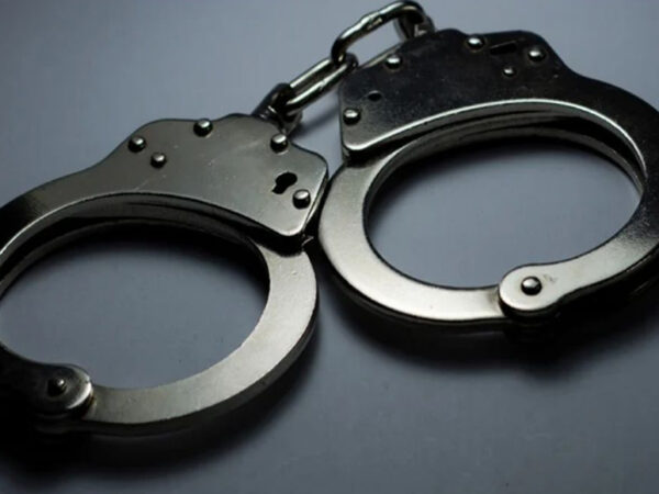 চট্টগ্রামে আবাসিক হোটেলে অভিযান চালিয়ে গ্রেফতার ১০