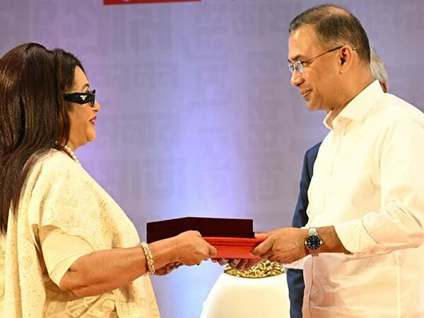 ৯ গুণী ব্যক্তি ও একটি প্রতিষ্ঠানকে একুশে পদক প্রদান করলেন প্রধানমন্ত্রী তারেক রহমান