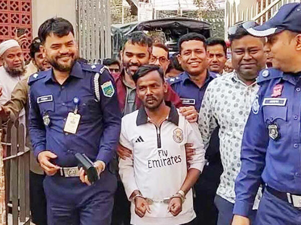 বিয়ের প্রলোভনে ধর্ষণের মামলায় আলোচিত হিরো আলম গ্রেপ্তার