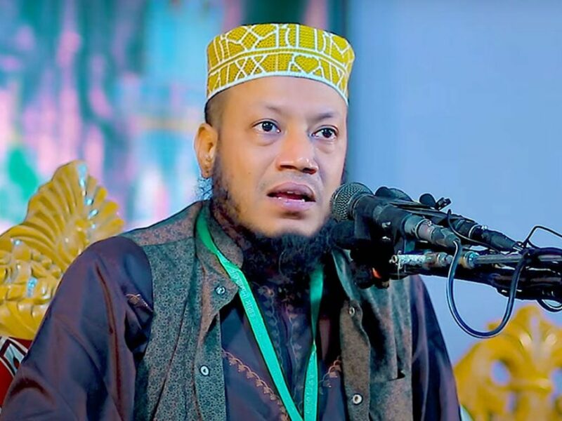 জামায়াত নেতা মুফতি আমির হামজার বিরুদ্ধে ১০০ কোটি টাকার মানহানির মামলা