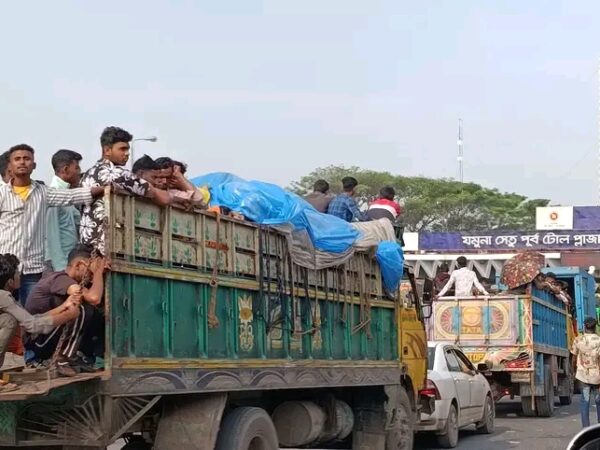 সব জায়গায় ভাড়া সিন্ডিকেট, নেই কোনো নিয়ন্ত্রণ, ঈদে বাড়ি ফেরা আনন্দ নয় ‘সংগ্রাম’