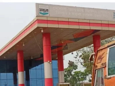 তেল না পেয়ে পাম্পের ম্যানেজারকে ট্রাকচাপা দিয়ে মেরে ফেলা হলো