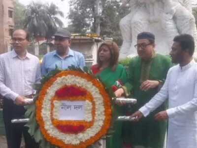 ঐতিহাসিক ৭ মার্চে বঙ্গবন্ধুর প্রতি শ্রদ্ধার্ঘ্য নিবেদন করে ঢাকা বিশ্ববিদ্যালয় শিক্ষক সমিতি, নীল দল