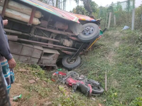 ফটিকছড়িতে ভয়াবহ সড়ক দুর্ঘটনা, নিহত ৩