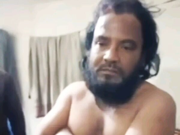 রমজানে মসজিদের ভিতর নারী নিয়ে বসবাস ইমামের!