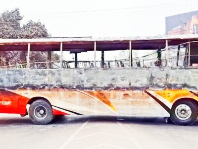 ঝিনাইদহ টার্মিনালে মধ্যরাতে তিনটি বাসে আগুন!