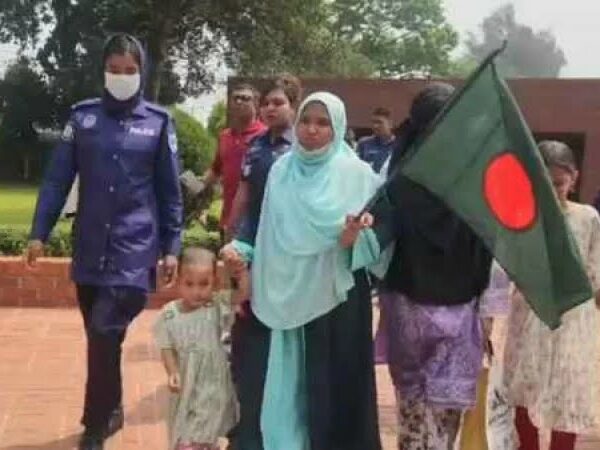 স্মৃতিসৌধে ‘জয় বাংলা জয় বঙ্গবন্ধু’ স্লোগান দেয়ায় নারী আটক