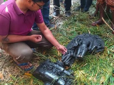 পাবনায় পুকুর খননের সময় প্রাচীন বিষ্ণু মূর্তি উদ্ধার