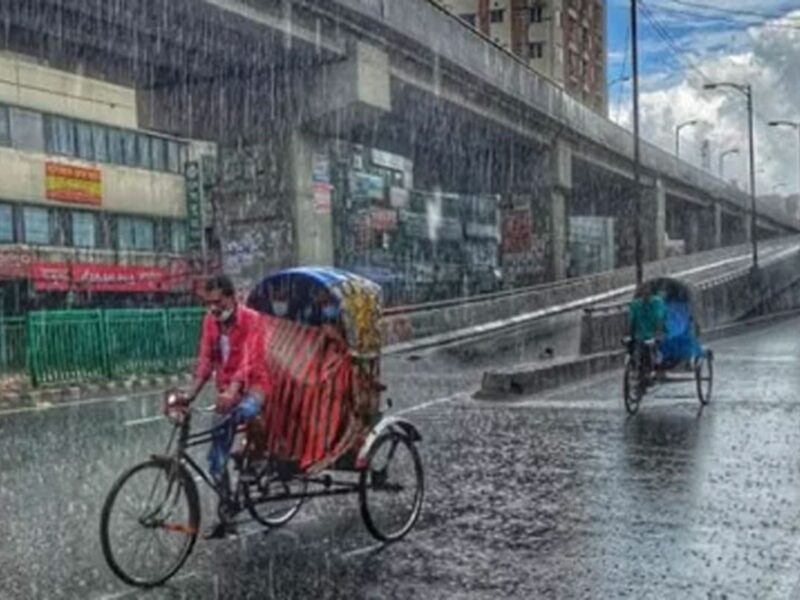 ঢাকায় বজ্রবৃষ্টি, কষ্ট গরীবের