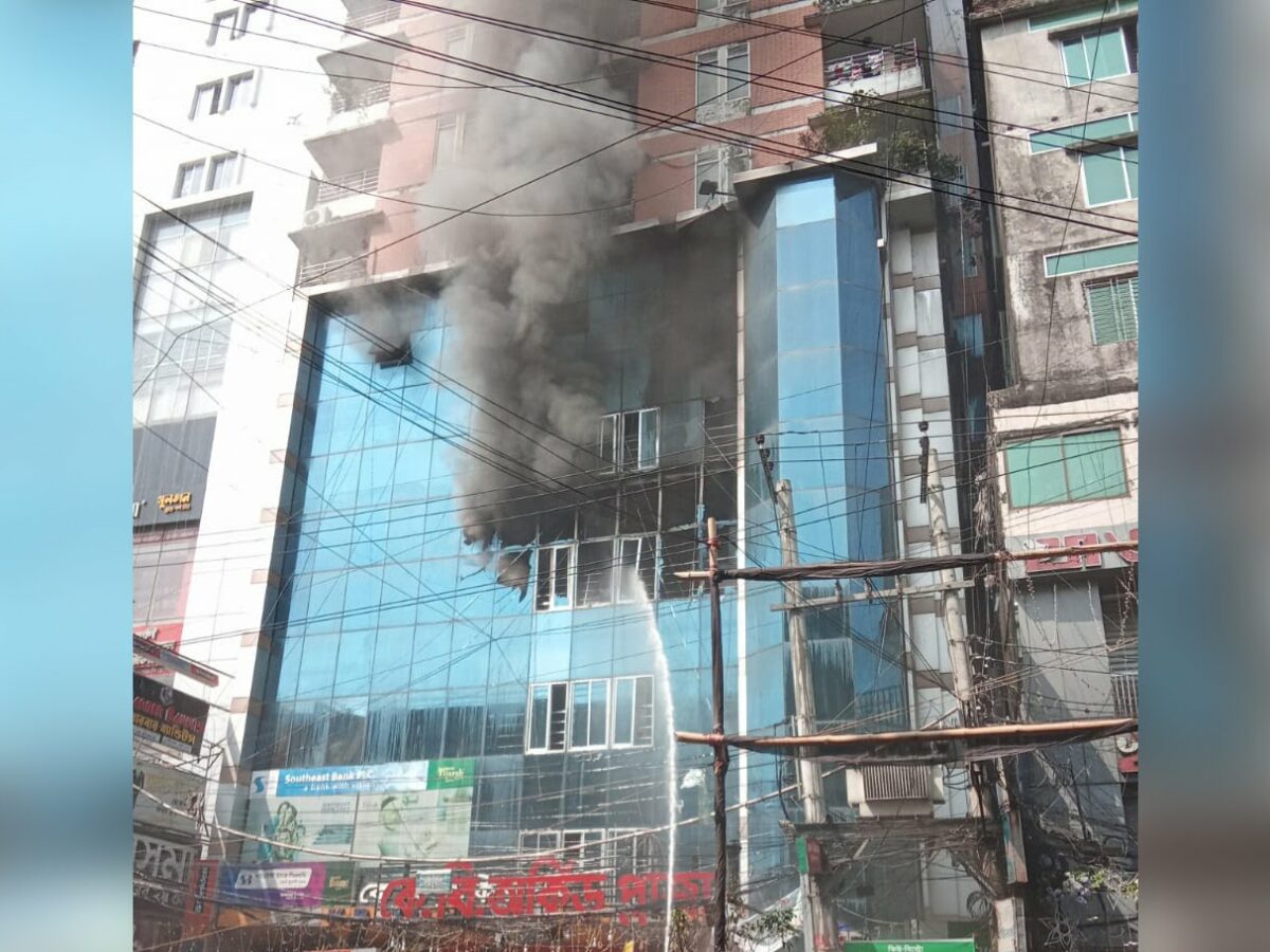 চট্টগ্রামের টেরিবাজারে ভয়াবহ অগ্নিকাণ্ড, ২ জনের মৃত্যু