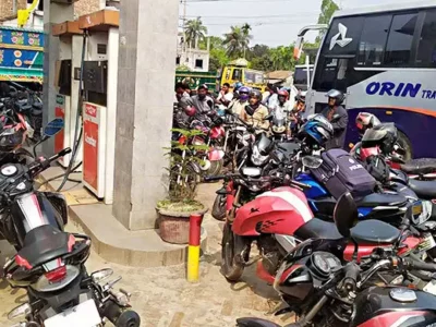 তেলের অভাবে বিয়ে বন্ধ হয়ে যাচ্ছে দেশে