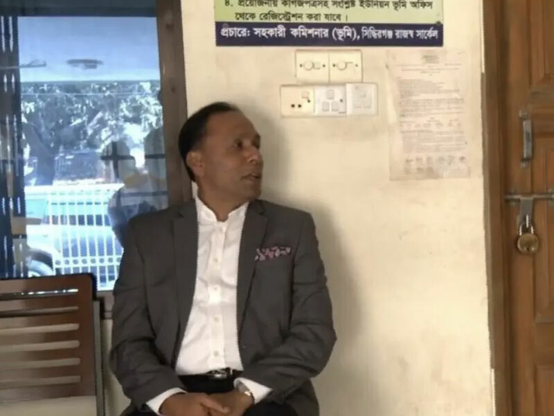 ভূমি কর্মকর্তাদের আলস্য ভাঙ্গেনা, অফিসের বারান্দায় আধাঘণ্টা অপেক্ষা প্রতিমন্ত্রীর!