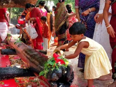 চাটমোহরে তিনদিনব্যাপী ঐতিহ্যবাহী বোঁথর চড়কপূজা ও মেলা শুরু