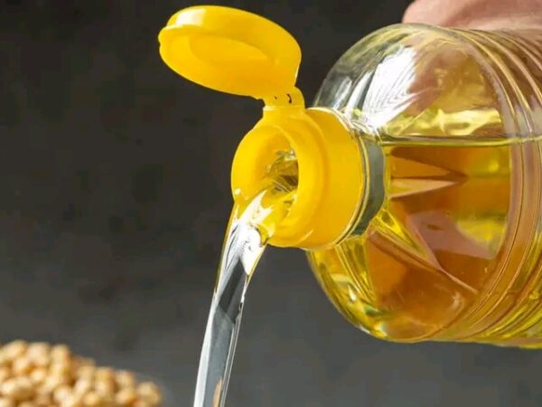 মধ্যবিত্তের নাভিঃশ্বাস উঠছে! সয়াবিন তেলের দাম লিটারে ৪ টাকা বেড়ে ১৯৯ টাকা