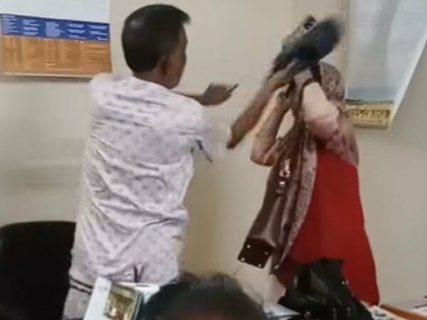 কলেজ শিক্ষিকাকে জুতা দিয়ে পেটানো সেই বিএনপি নেতাকে বহিষ্কার করা হলো