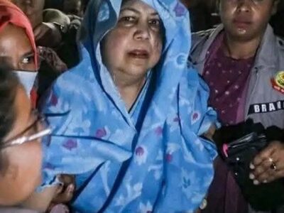 জাতীয় সংসদের প্রথম স্পিকার ড. শিরীন শারমিনের সমস্ত মুখের অবয়বে অত্যাচারের কালো বিছানা