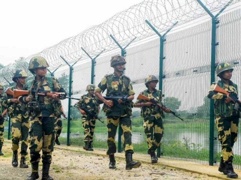 তিন বাংলাদেশিকে মাদকসহ আটক করেছে বিএসএফ