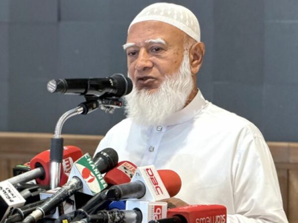 জামায়াতে ইসলামী ও রোহিঙ্গা জঙ্গীদের ঘনিষ্ঠতা অনেক পুরনো, জামায়াতীরা  এখনো খোয়াব দেখায় রোহিঙ্গাদের স্বাধীন রাষ্ট্রের!