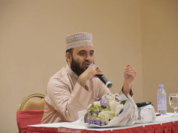 মানুষকে ধর্মান্ধ, মৌলবাদী, জিহাদি, জঙ্গি বানানোর পেছনে বিশাল অবদান আজহারির: তসলিমা নাসরিন