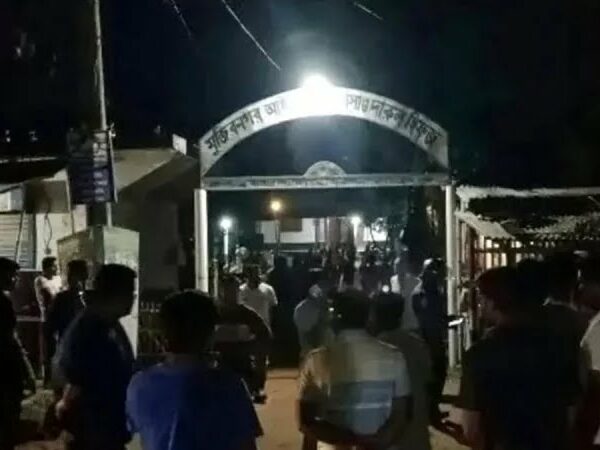 মাদ্রাসার শিশুকে পড়ানোর পরিবর্তে বলাৎকার! শিক্ষক গ্রেপ্তার