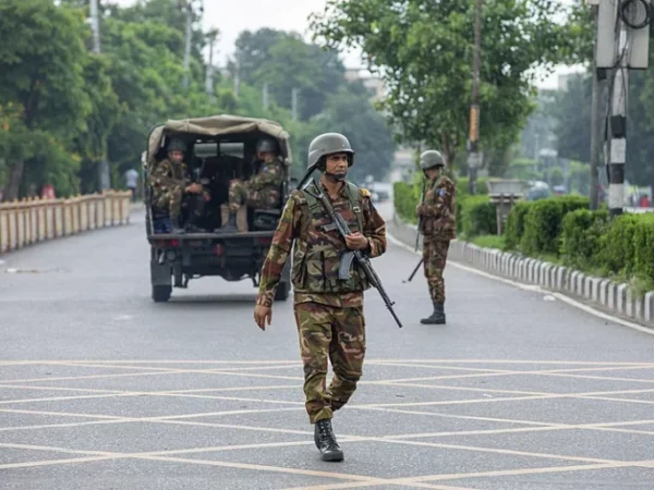 ইসলামী জঙ্গীবাদের চাষাবাদ করে এখন আবার সেই চাষাকে খোঁজা হচ্ছে? বিড়ালের গলায় ঘন্টা বাঁধবে কে?