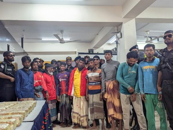 চট্টগ্রামে মাছ ধরার ট্রলারে ৫ লাখ ইয়াবা, গ্রেপ্তার ৯ জন