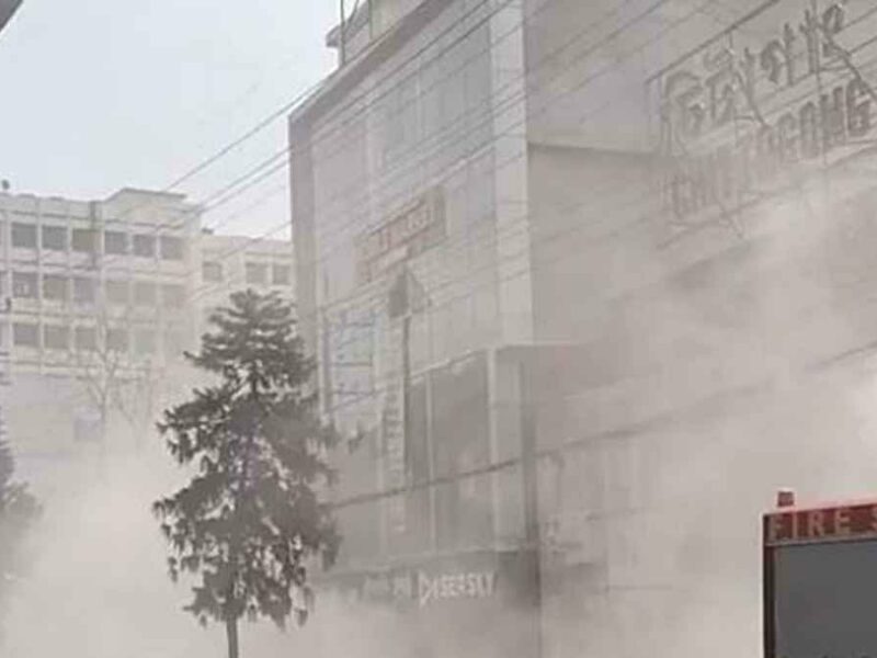 চট্টগ্রামে বিপণি বিতানে আগুন