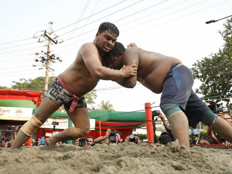 চট্টগ্রামে ঐতিহাসিক জব্বারের বলীখেলা শুরু, হাজারো দর্শকের ভিড়