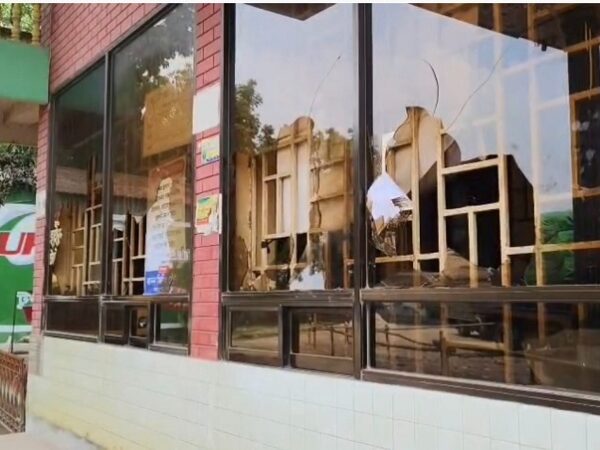 তেল দিতে দেরি হওয়ায় নাটোরে ফিলিং স্টেশনে অপ্রীতিকর ঘটনা, ভাঙচুর