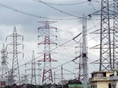 সাভারে বিদ্যুৎ ও জ্বালানি সংকট: কারখানায় কাজ প্রায় বন্ধ