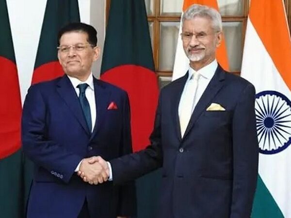 বাংলাদেশিদের জন্য সহজ হচ্ছে ভারতীয় ভিসা