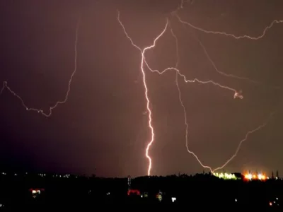 পাবনায় বজ্রপাতে ৩ জনের মৃত্যু!