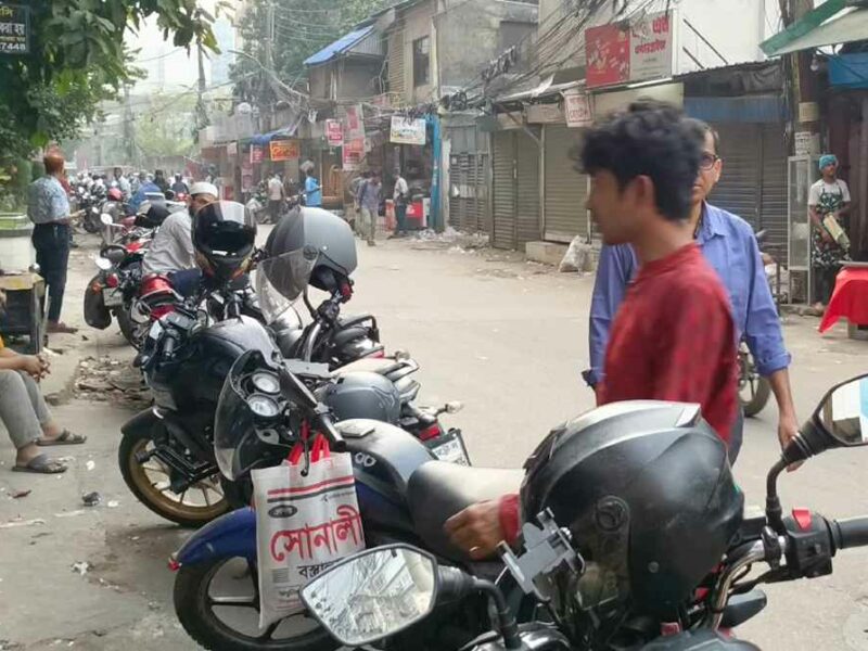 ‘তেল নেই’! কোনো পাম্পে হত্যা, মারামারি- বিপর্যস্ত দেশ