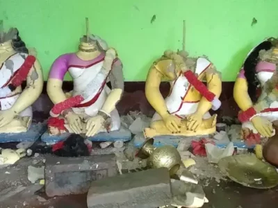 চরম দ্বিচারিতায় মুসলিম মানসগঠন। হিন্দুদেরকেই অসাম্প্রদায়িক-ধর্মনিরপেক্ষ হতে হবে, মুসলিমদেরকে নয়! বাংলাদেশে ইসলামী রাষ্ট্র থাকতে পারবে কিন্তু ভারতকে ধর্মনিরপেক্ষ হতে হবে!