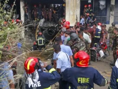 মাইলস্টোন স্কুলে বিমান দুর্ঘটনা: ইউনূস, আসিফ নজরুলসহ ১৬ জনের বিরুদ্ধে মামলার আবেদন!